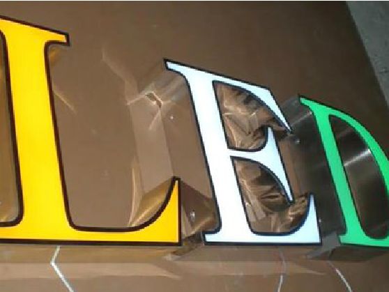 泰兴介绍LED招牌的基础知识。