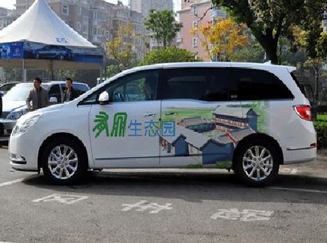 泰兴户外车贴喷绘如何保持效果?